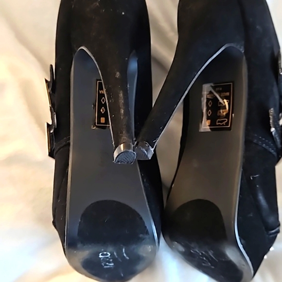 Rocker Spiked Bootie Buckle Heels - Picture 7 of 7